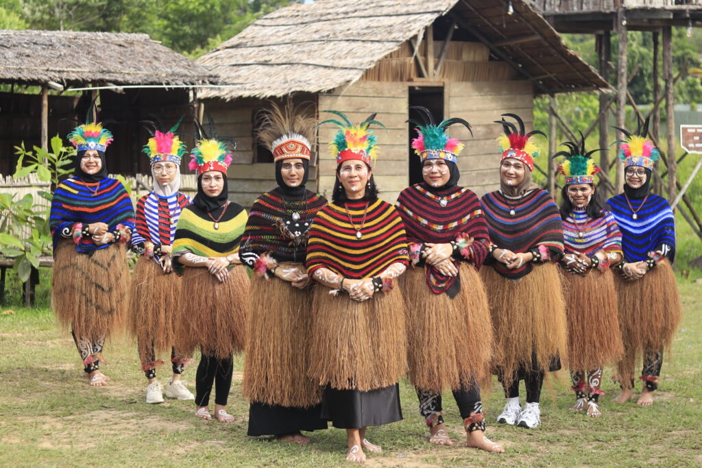 Papua Costume Kostum papua